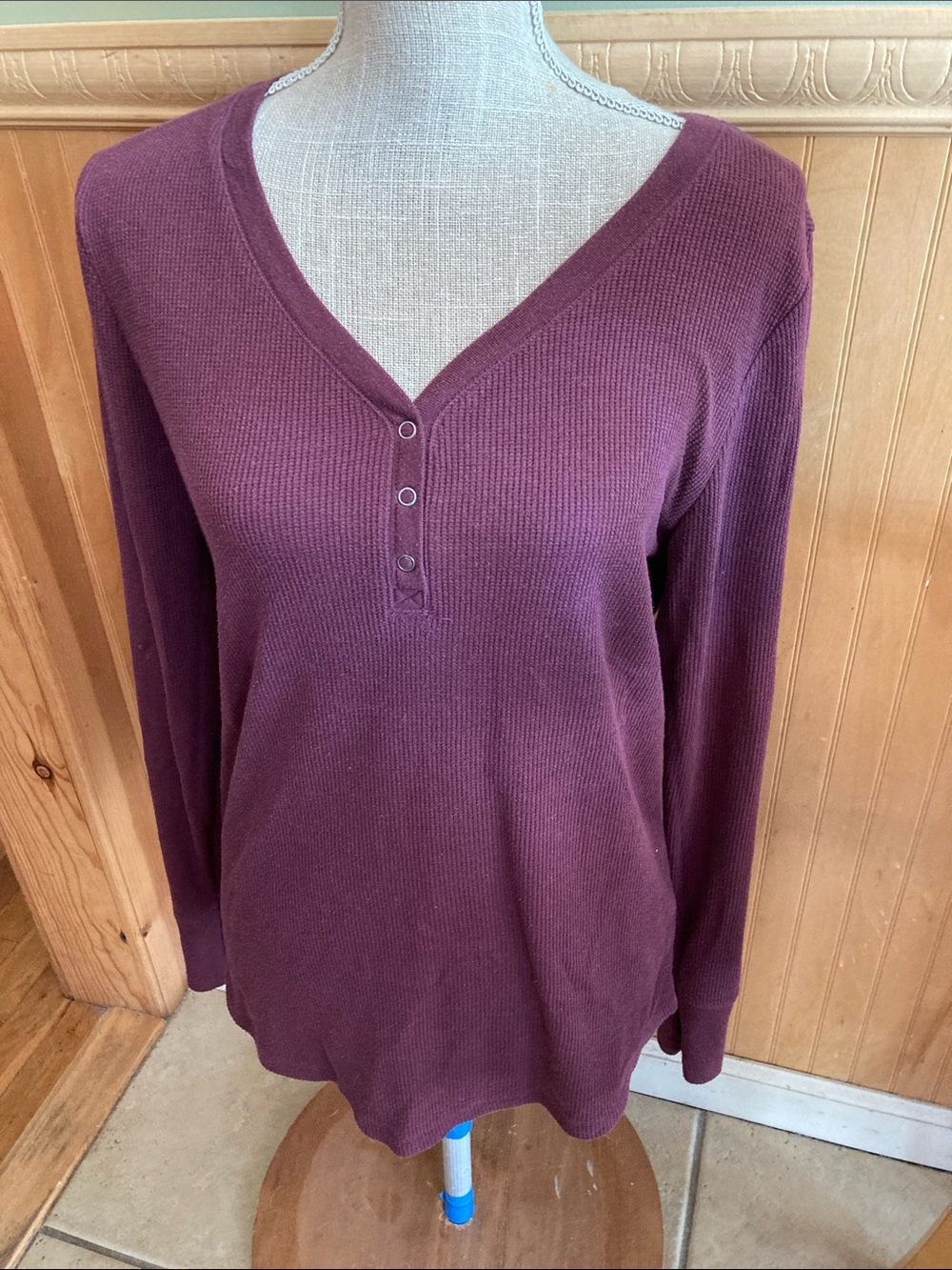 Time and Tru Waffle-Knit V-Neck Henley Top - Maroon